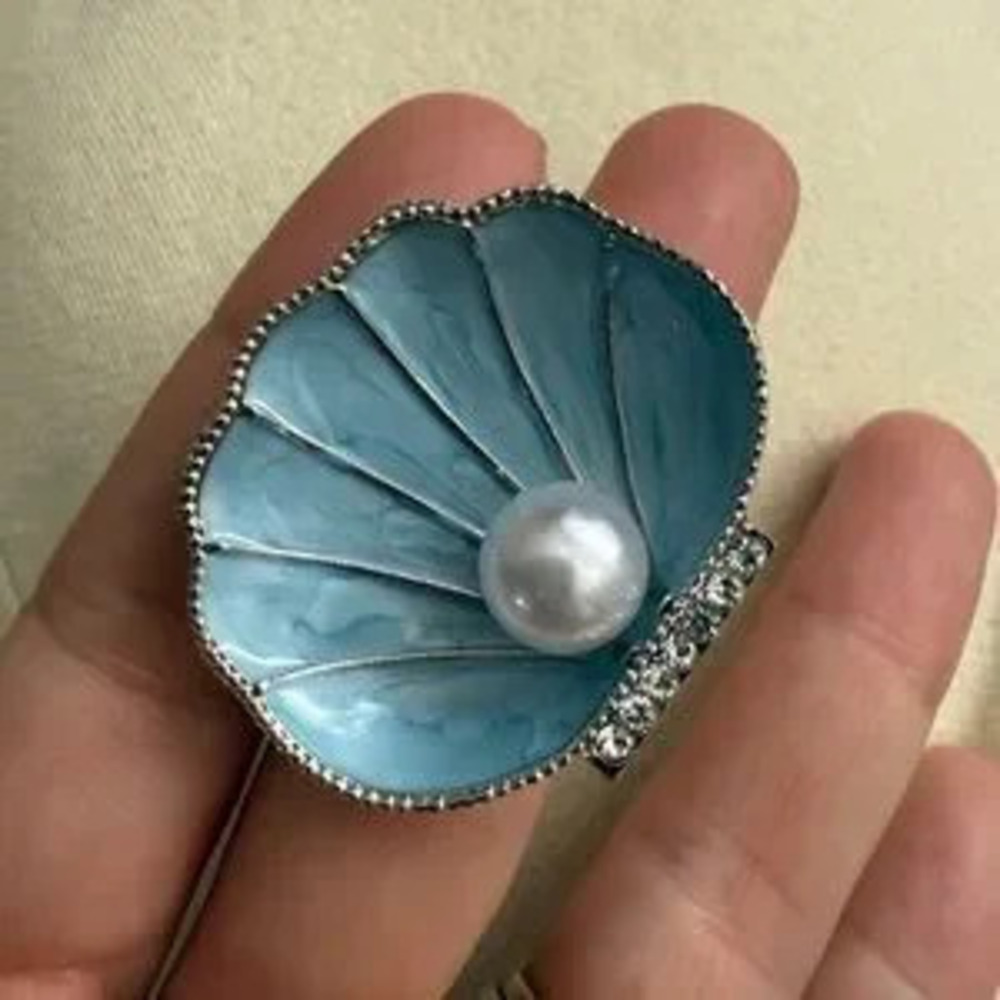Seashell Brooch Pin Write Pearl - Picture 2 of 3